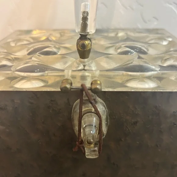 VINTAGE 1950'S LUCITE BOX PURSE W/BROWN AND BLACK SPECKLED BASE